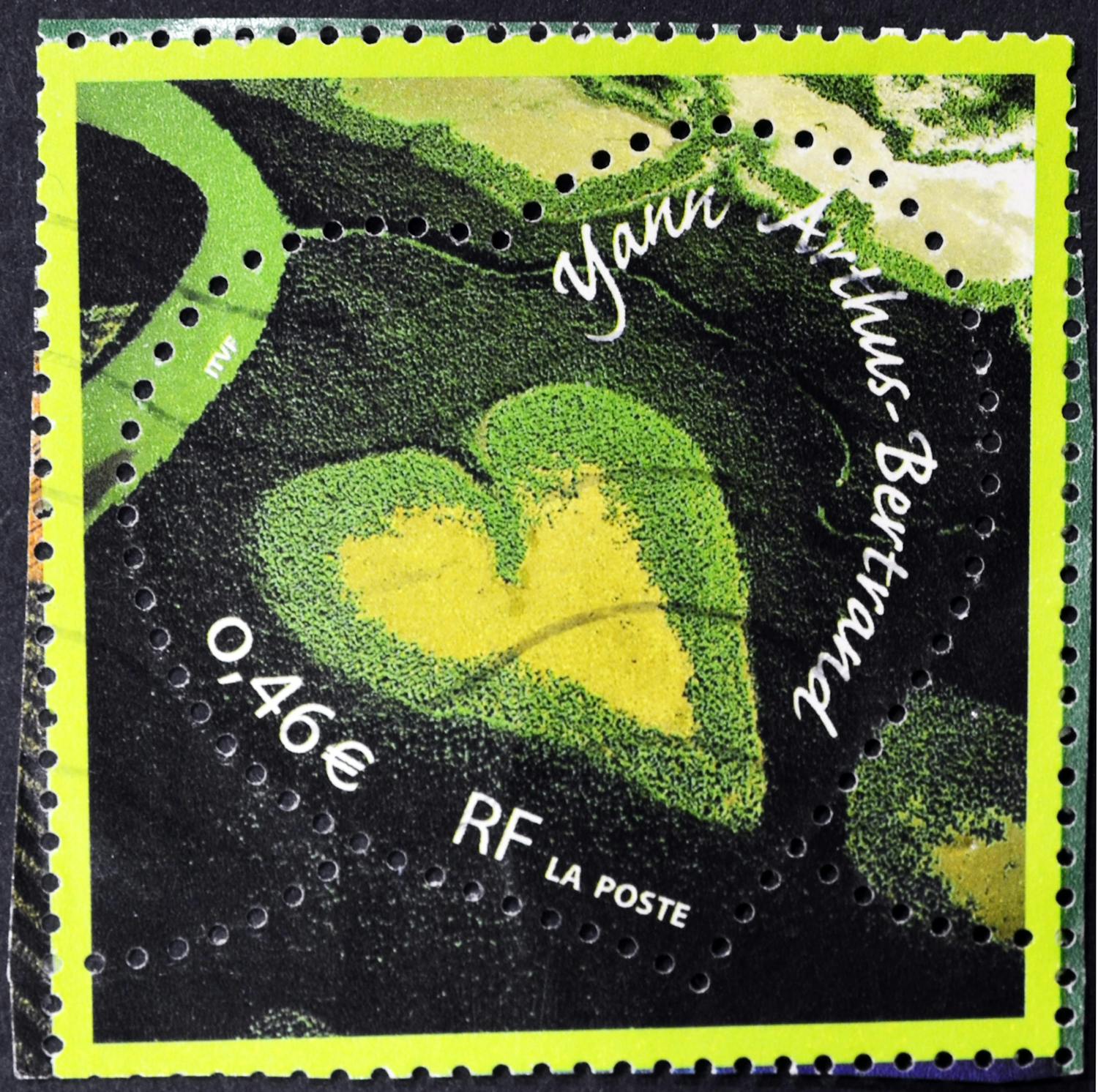 Bertrand on kuvannut helikoptereista ja kuumailmapalloista yli 113:a maata. Bertrand on kuvannut helikoptereista ja kuumailmapalloista yli 113:a maata.